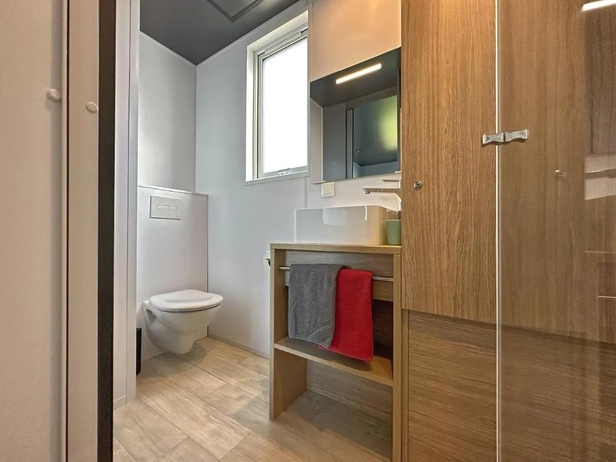 Feriendorf Seeblick - Tiny Chalets Direkt Am See 네운부르그포름발트 0*,  독일